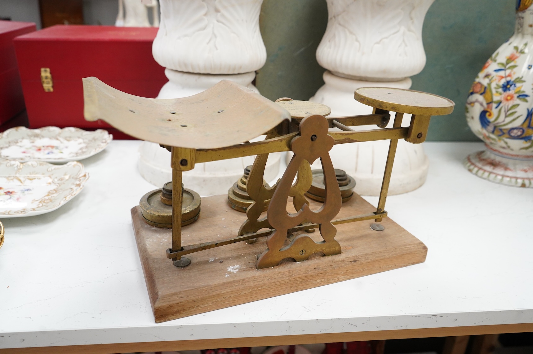 A set of brass and mahogany Avery postal scales and weights, 37cm wide